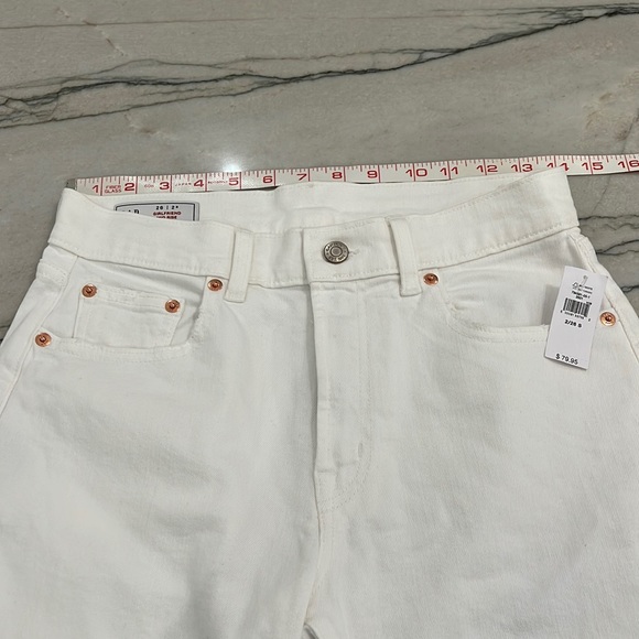 NWT Gap Mid Rise Girlfriend Jeans with Washwell White-26 Short - Picture 8 of 14